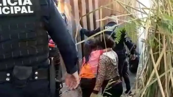 Policías salvan de morir ahogada a familia hondureña en SLRC