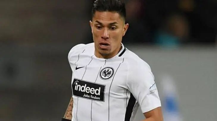 Carlos Salcedo podría llegar a Tigres la próxima semana