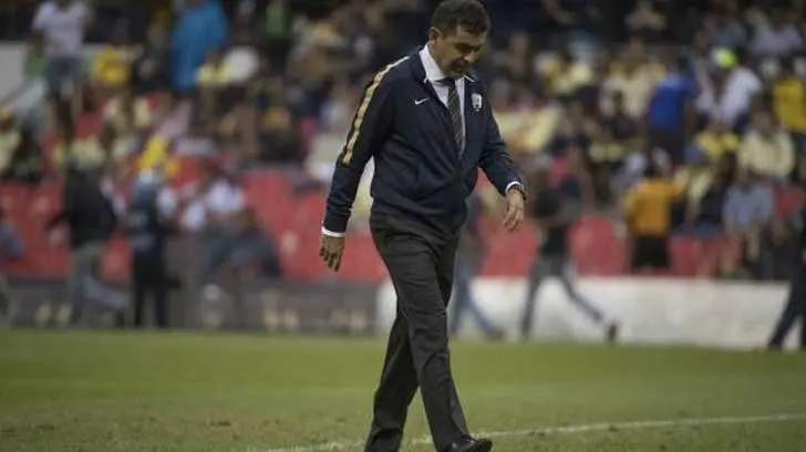David Patiño es cesado como DT de Pumas