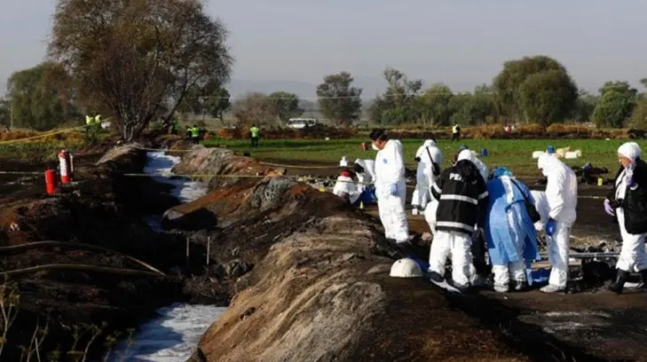 Panistas y perredistas acusan negligencia en explosión de ducto en Hidalgo