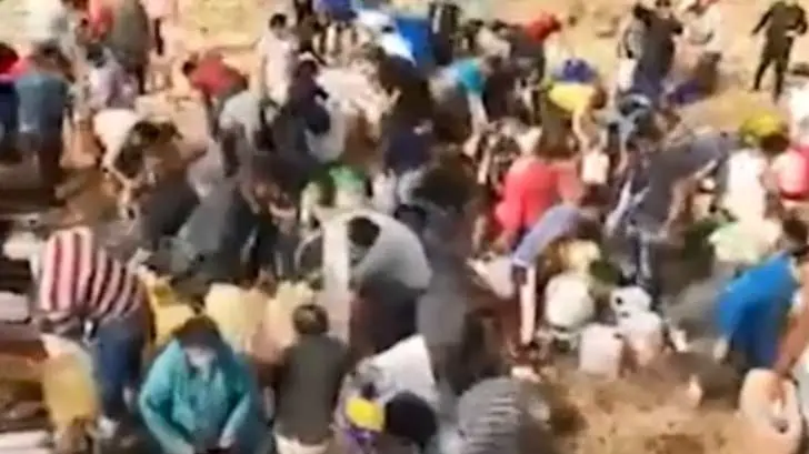 VIDEO | Captan en video acto de rapiña en toma clandestina de Acambay, Estado de México