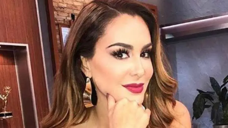 Ninel Conde celebra ‘trabajando’ su cuerpo en bikini con el sol