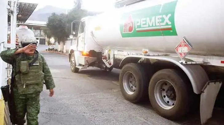 Ejército y Marina resguardan las instalaciones de Pemex