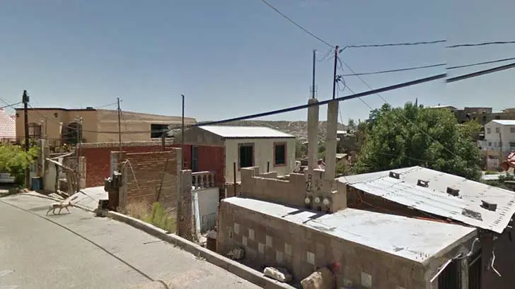 Le cae bala pérdida a menor que escuchaba música frente a su casa