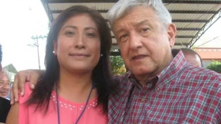Retiran del cargo a diseñadora de moda como subdirectora de Conacyt