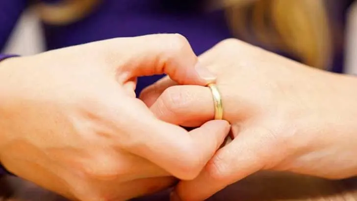 Mexicanos le sacan la vuelta al matrimonio y se divorcian más, según el Inegi