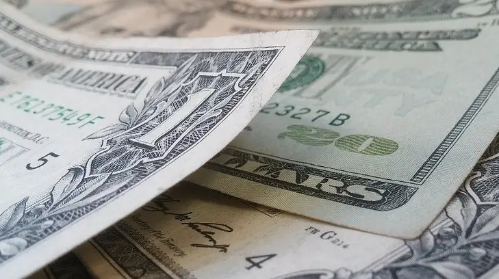 El dólar amanece en 18.74 pesos en casas de cambio del aeropuerto de la CDMX