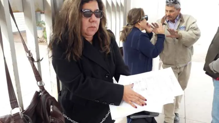 AUDIO | Maestra se encadena en la Secundaria Técnica número 30 de Guaymas