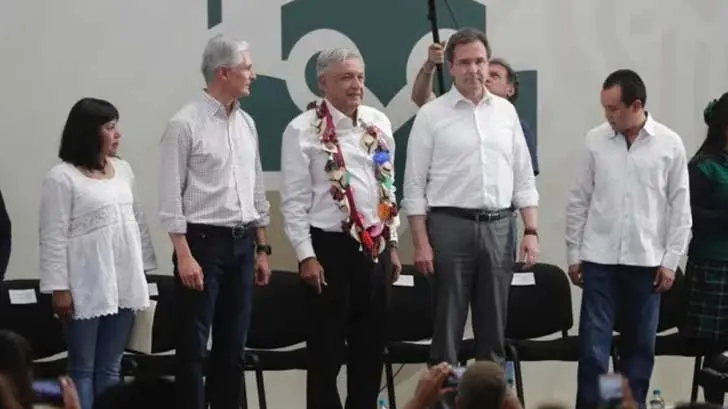 López Obrador recomienda ver película Calzonzín inspector a funcionarios para no simular