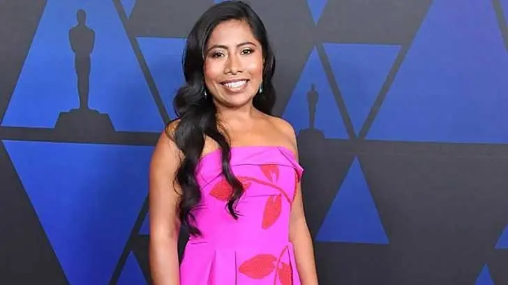 Encanta vestido de Yalitza Aparicio; creación de diseñador mexicano