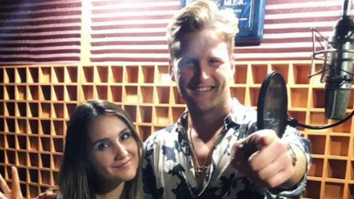 Dulce María y Alexander Acha en contra del aborto