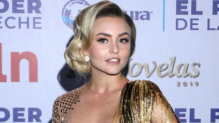 Angelique Boyer se ríe de la polémica por su vestido al revés