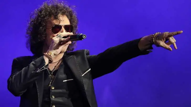 Bunbury recuerda en el Vive Latino a los migrantes