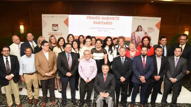 Célida López presenta a su gabinete paritario
