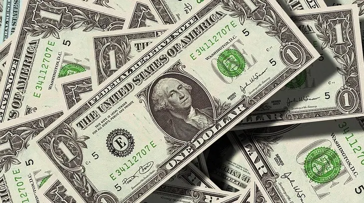El dólar cerró la jornada en 19.48 pesos en bancos de la CDMX