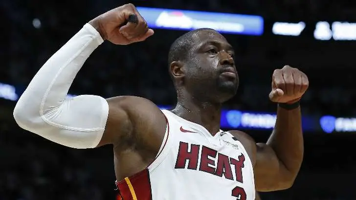 Dwyane Wade dirige a los Heat; mantienen la octava posición