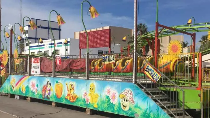 AUDIO | Instalan juegos mecánicos cerca de un área dañada del Malecón Turístico de Guaymas