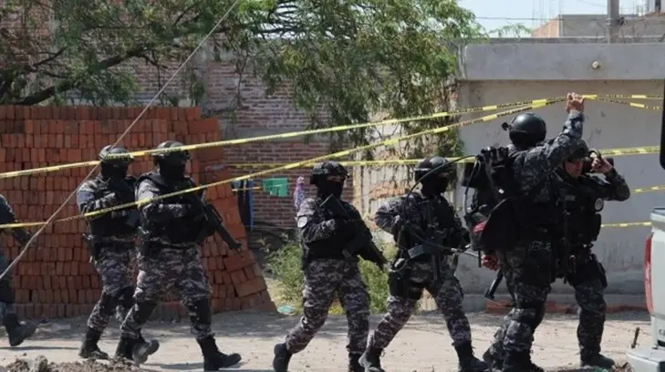 Catean casa de la suegra de El Marro; hallan sobres de nómina