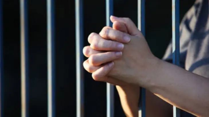 Ponen en prisión preventiva a mujer que arrojó a su bebé desde la azotea