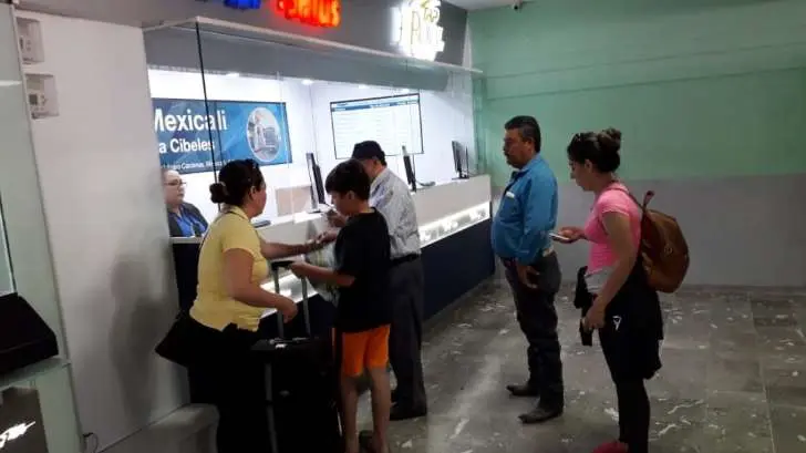 Vacacionistas madrugan para regresar a sus lugares de origen