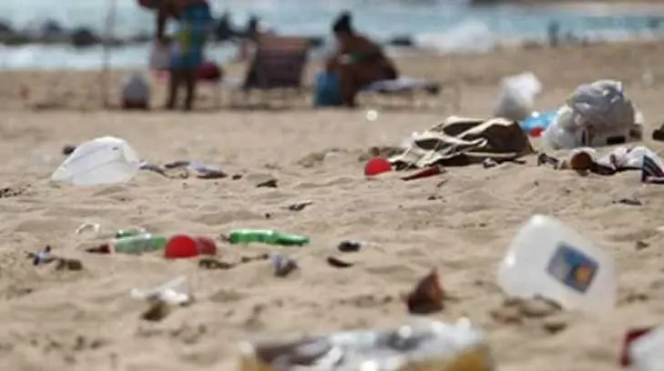 Huatabampito con gente y basura pero no como en otros años