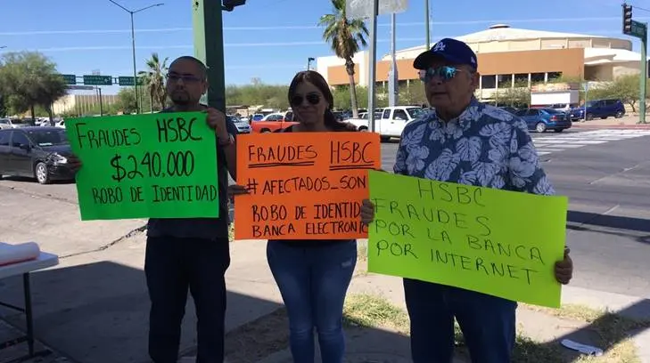 VIDEO | Clientes afectados de HSBC vuelven a manifestarse contra otra sucursal bancaria