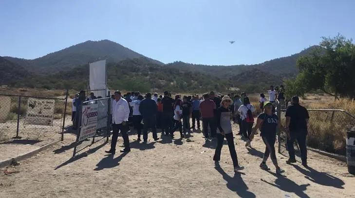 Participan alrededor de 200 personas en la limpieza del Cerro del Bachoco