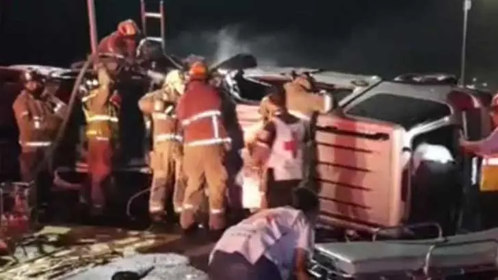 Mueren tres en choque frontal en tramo Guaymas-Empalme