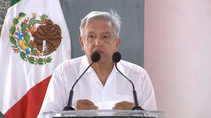 Exhibirá AMLO a corruptos en placas de obras públicas