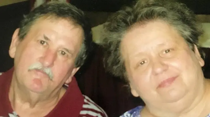 Matrimonio de ancianos se despide por teléfono y mueren a pocos minutos uno del otro
