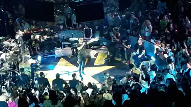 Carlos Rivera enamora a sus fans en el Palenque de la ExpoGan 2019