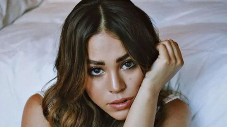 Danna Paola luce su figura en bikini