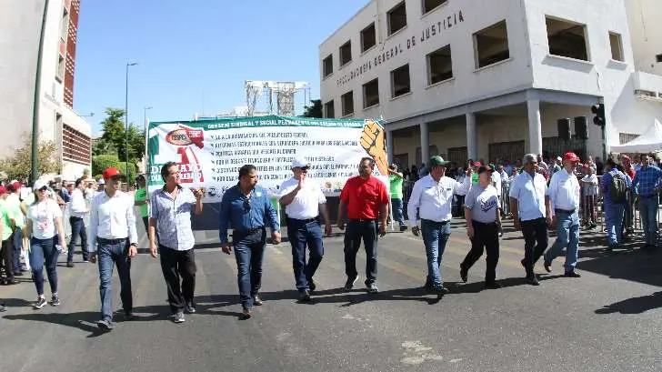 Marchan por desaparecidos, pensiones y justicia laboral en diferentes municipios de Sonora