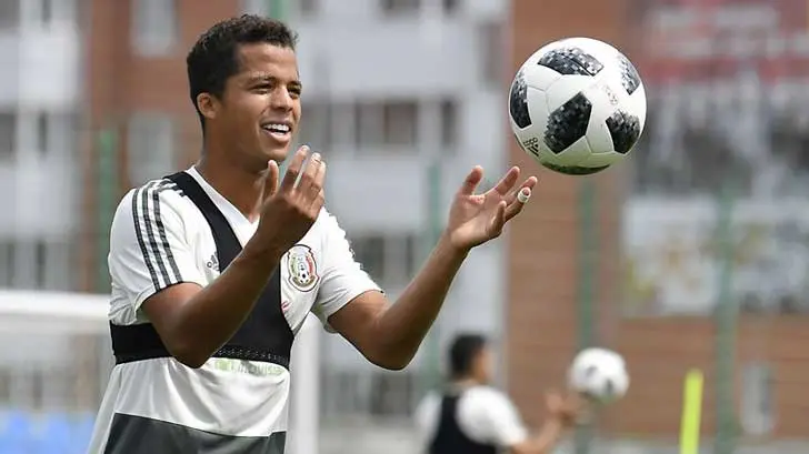 Giovani dos Santos se cuela en entrenamiento del Tri