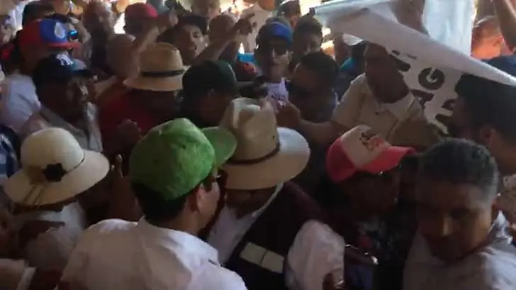 VIDEO | Entre gritos y empujones, culmina desfile del 1 de Mayo en Guaymas
