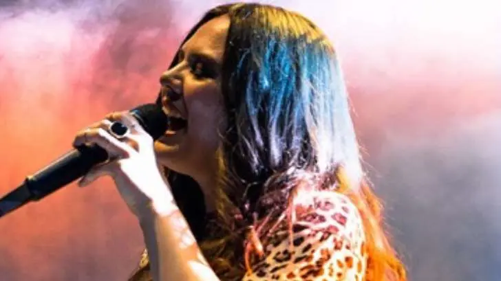 Joy abraza a su bebé y enternece las redes sociales