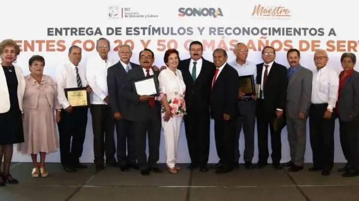 La SEC reconoce a docentes con 50 y más años de servicio