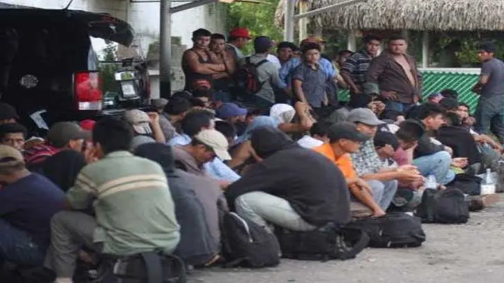 Migrantes saturan fronteras norte y sur