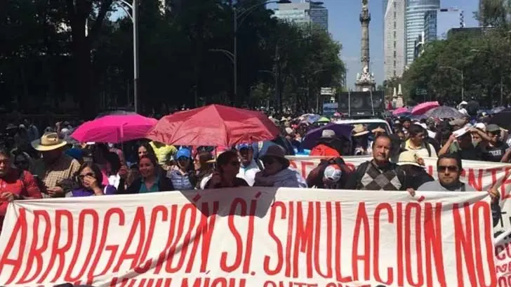 ¡Abrogación, no simulación!, gritan maestros de CNTE en marcha