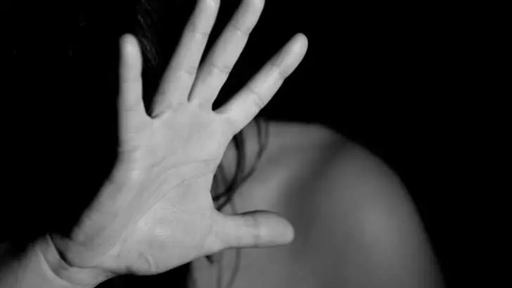 Furioso marido propina golpiza a una mujer en Nogales