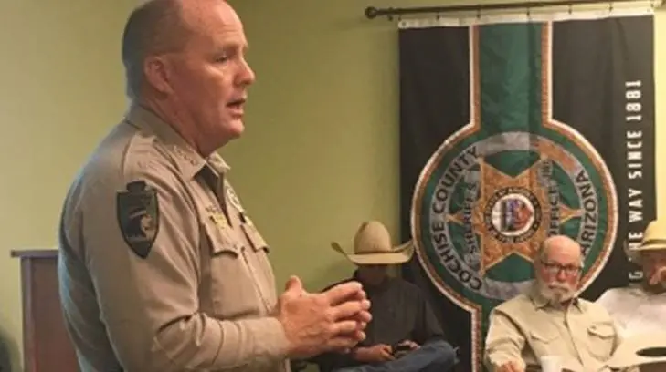 Arizona moviliza a más agentes a Douglas y Naco por violencia en Agua Prieta