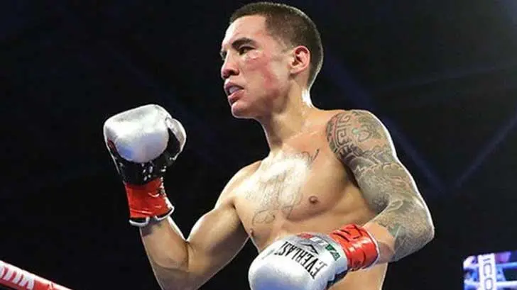 Óscar Valdez vence por decisión a Jason Sánchez y retiene su título