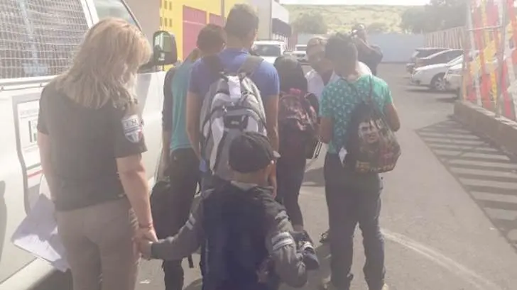 Niños repatriados de EU enfrentan retos para integrarse al sistema educativo