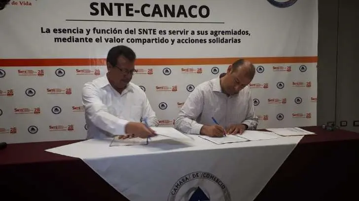 La Canaco y la SNTE firman convenio; otorgarán descuentos a agremiados en las compras