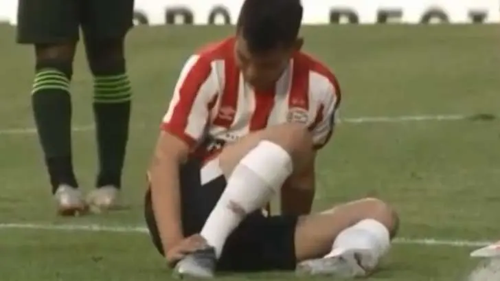 Hirving Lozano se vuelve a lesionar