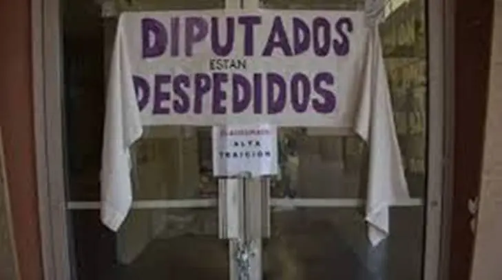 Toman Congreso de BC en protesta por ampliación de mandato