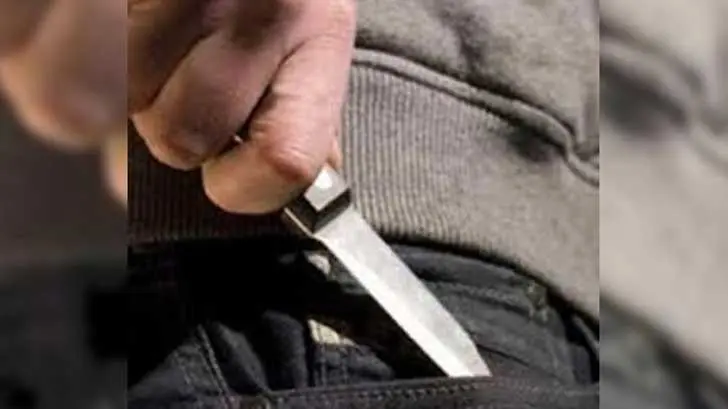 Se puso agresivo y se quiso meter a la fuerza a la casa de sus padres