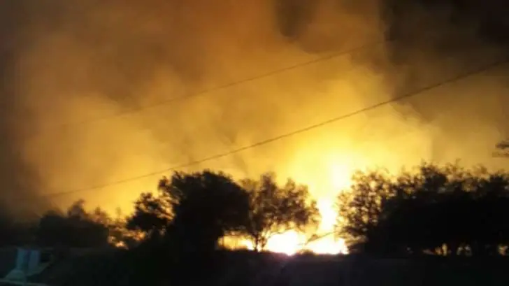 Bomberos controlan el fuego en el Centro Ecológico