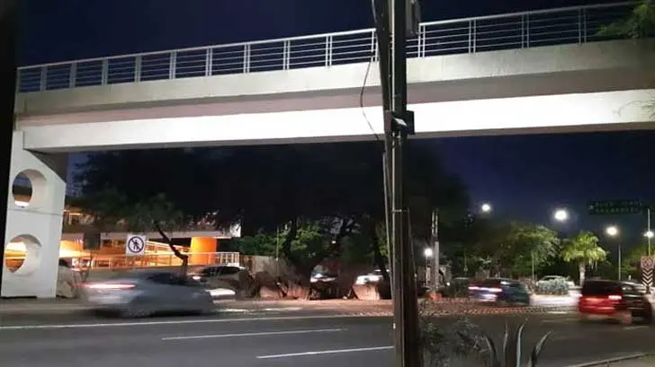 Puente peatonal es un obstáculo, señalan personas que acuden al HGE
