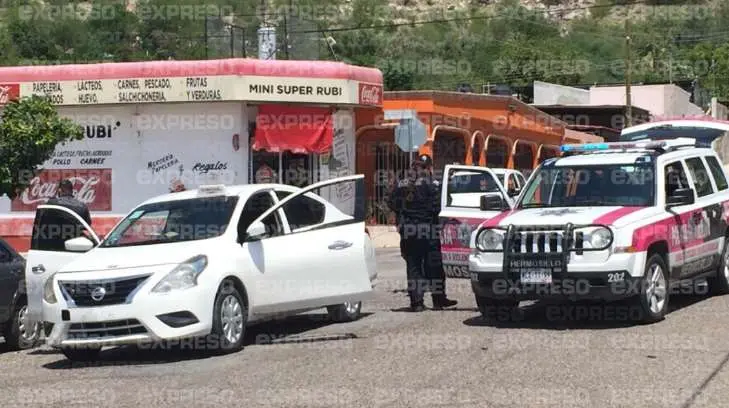 Detienen a 3 personas por robar un taxi en la colonia Piedra Bola